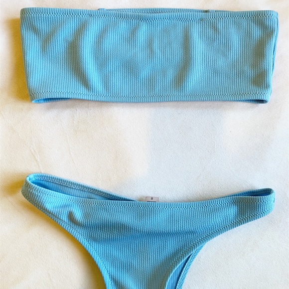 Blue bikini - Picture 1 of 1